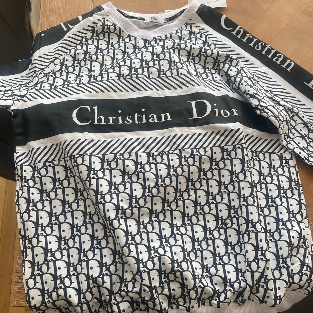 BNWT Christian Dior men’s sweatshirt (defect sold as is) in XL Slim fit!!